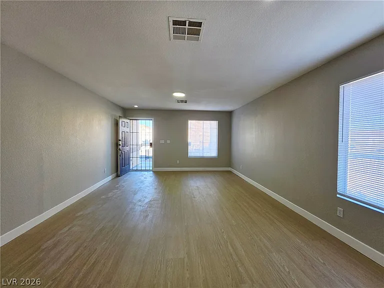 5929 Forest Creek Rd — Photo 3