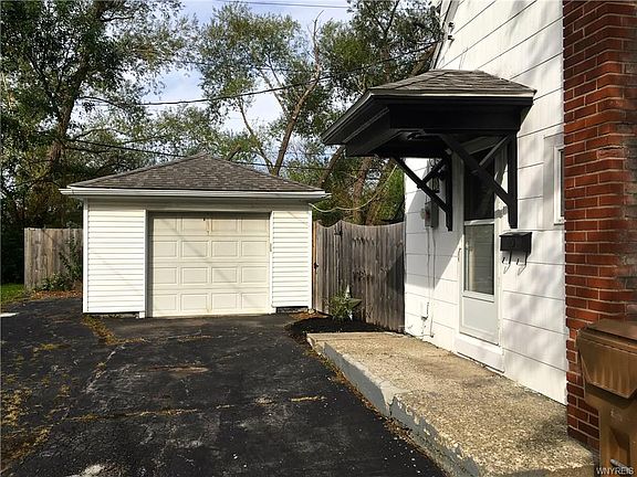 4th image of 18 Peachrow Ln