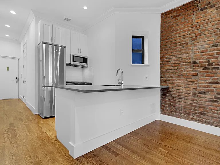 420 E 66th St #4B — Photo 2