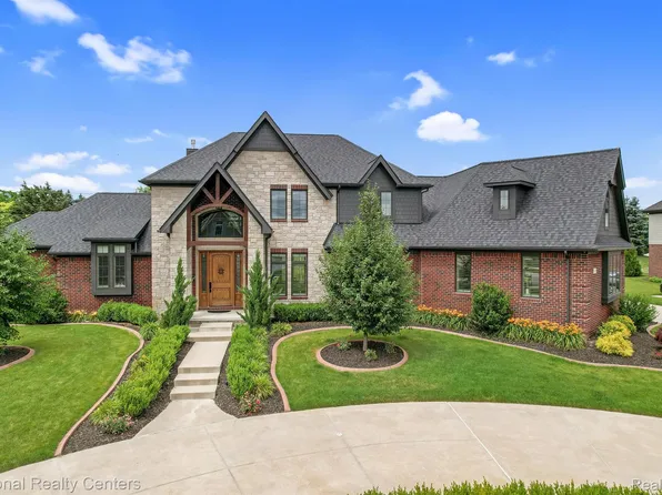 10438 Stoney Point Dr, South Lyon, MI 48178