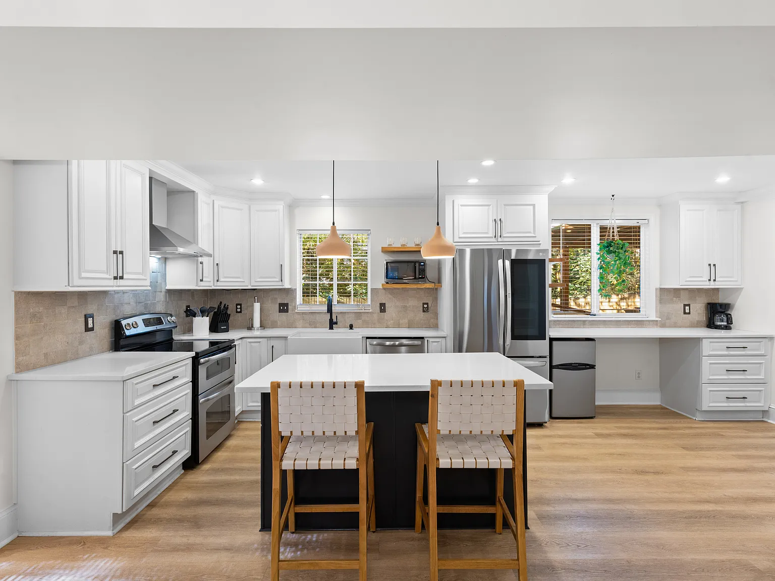 6726 Rollingridge Dr — Photo 1