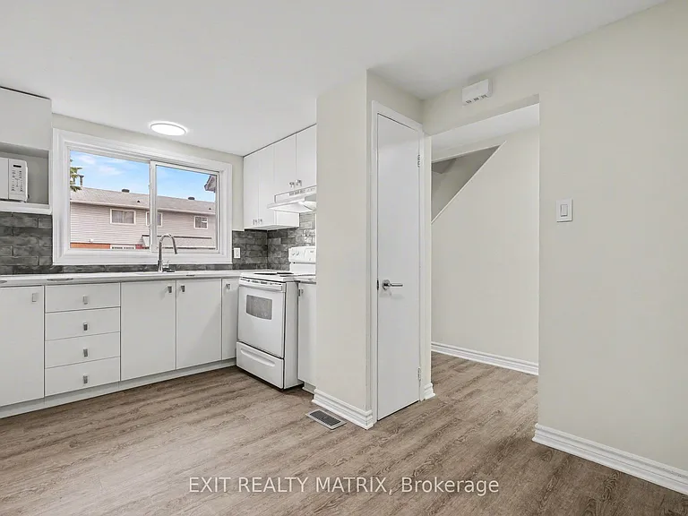 1468 Heatherington Rd #B — Photo 11