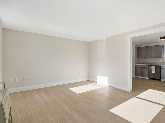 3rd image of 64 Woodlawn Avenue