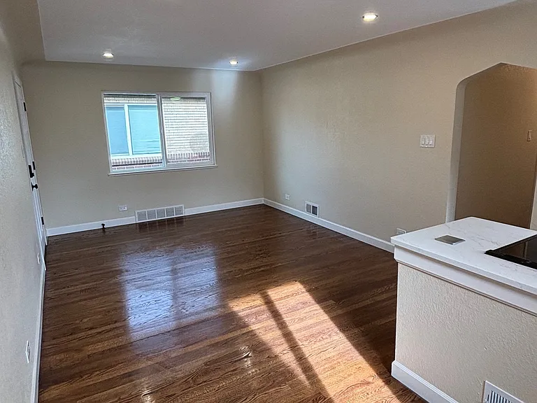 2218 Ames St — Photo 4