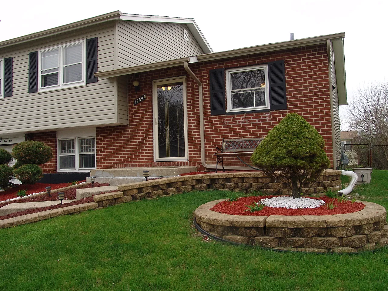 17691 Sarah Ln photo 1