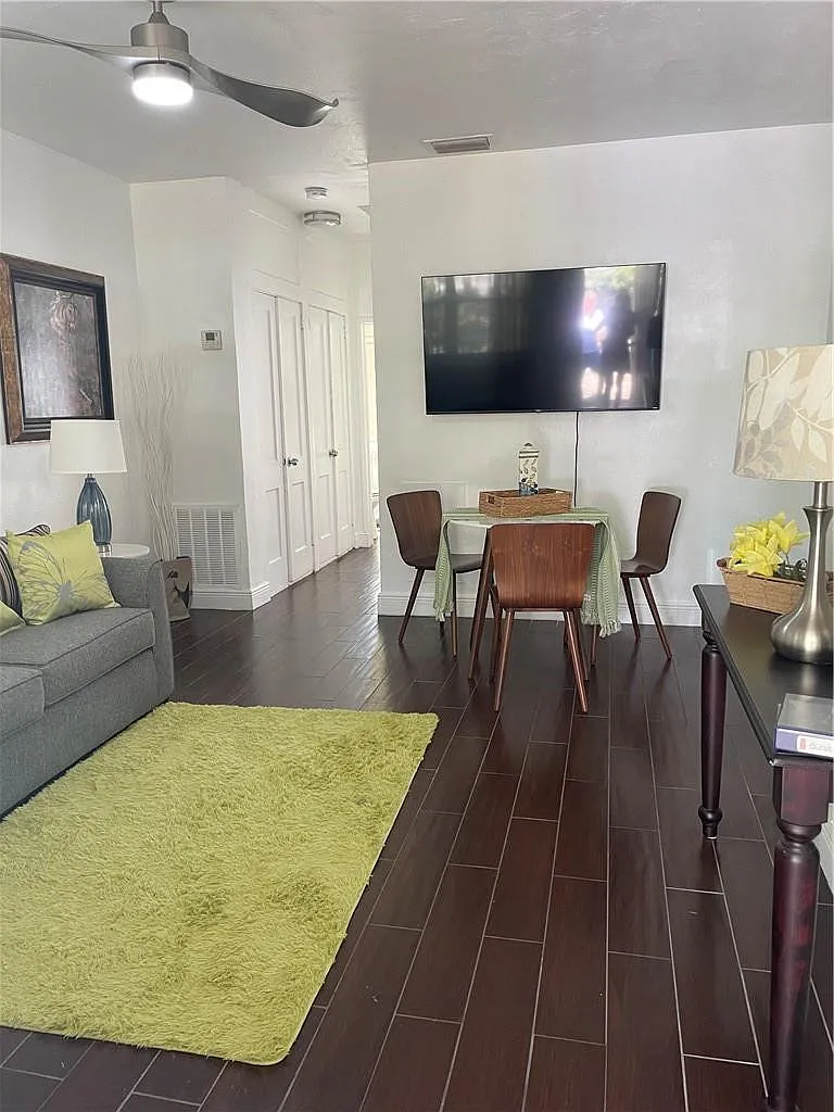 1 bed, 1.0 bath, 2367 sqft, $1,890 — Photo 4