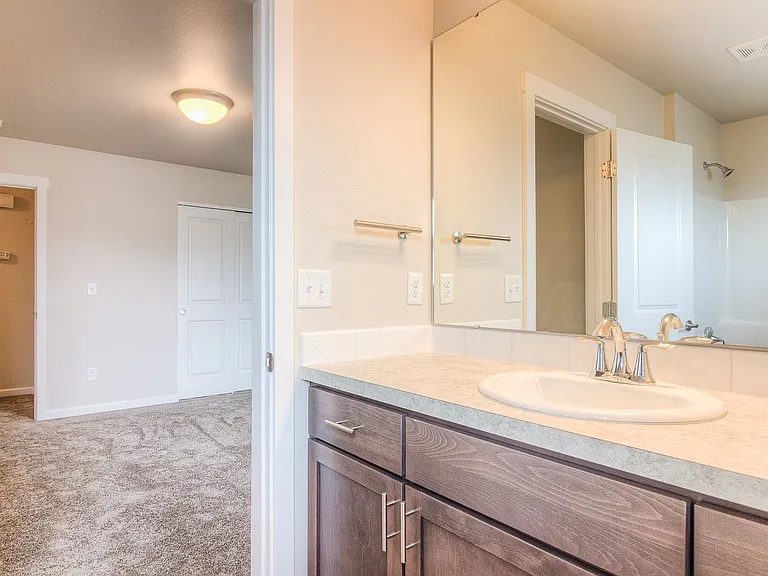 Ahtanum Crossing 2404 — Photo 18