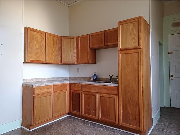 2nd image of 315 Homer St