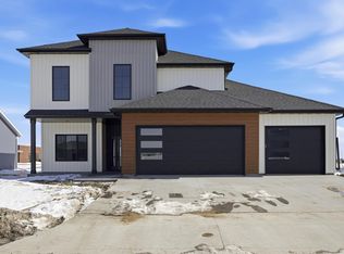 2216 44th St S, Moorhead, MN