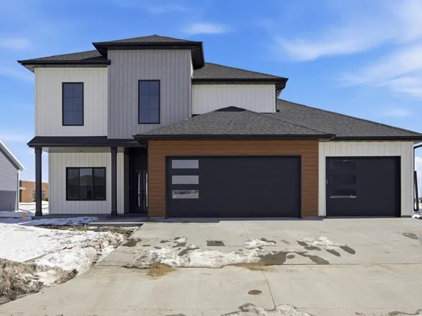 2216 44th St S, Moorhead, MN 56560