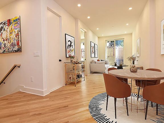3rd image of 423 Tompkins Ave #1S