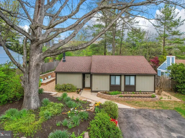 11302 Geddys Ct, Reston, VA 20191