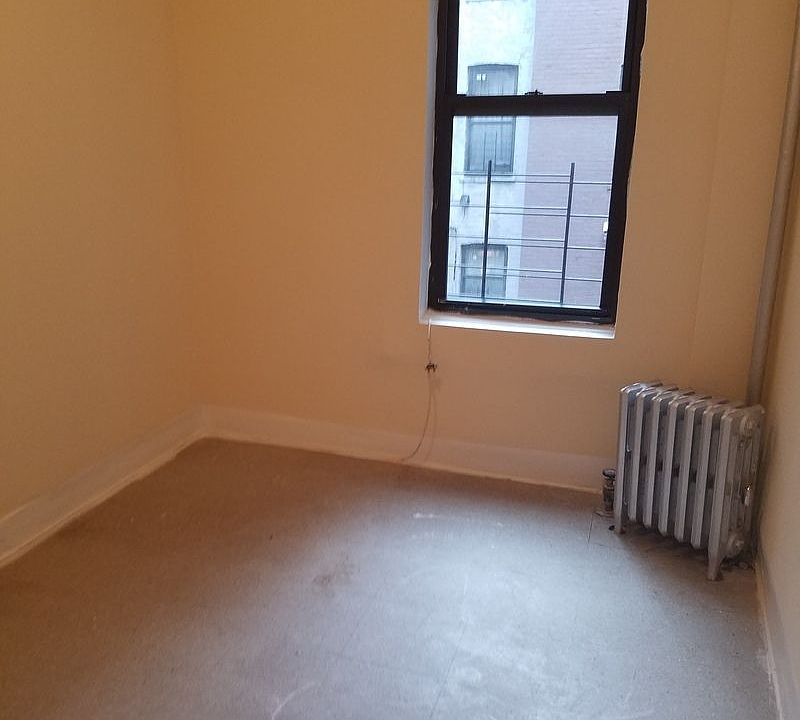 2nd image of 453 Pennsylvania Ave #4