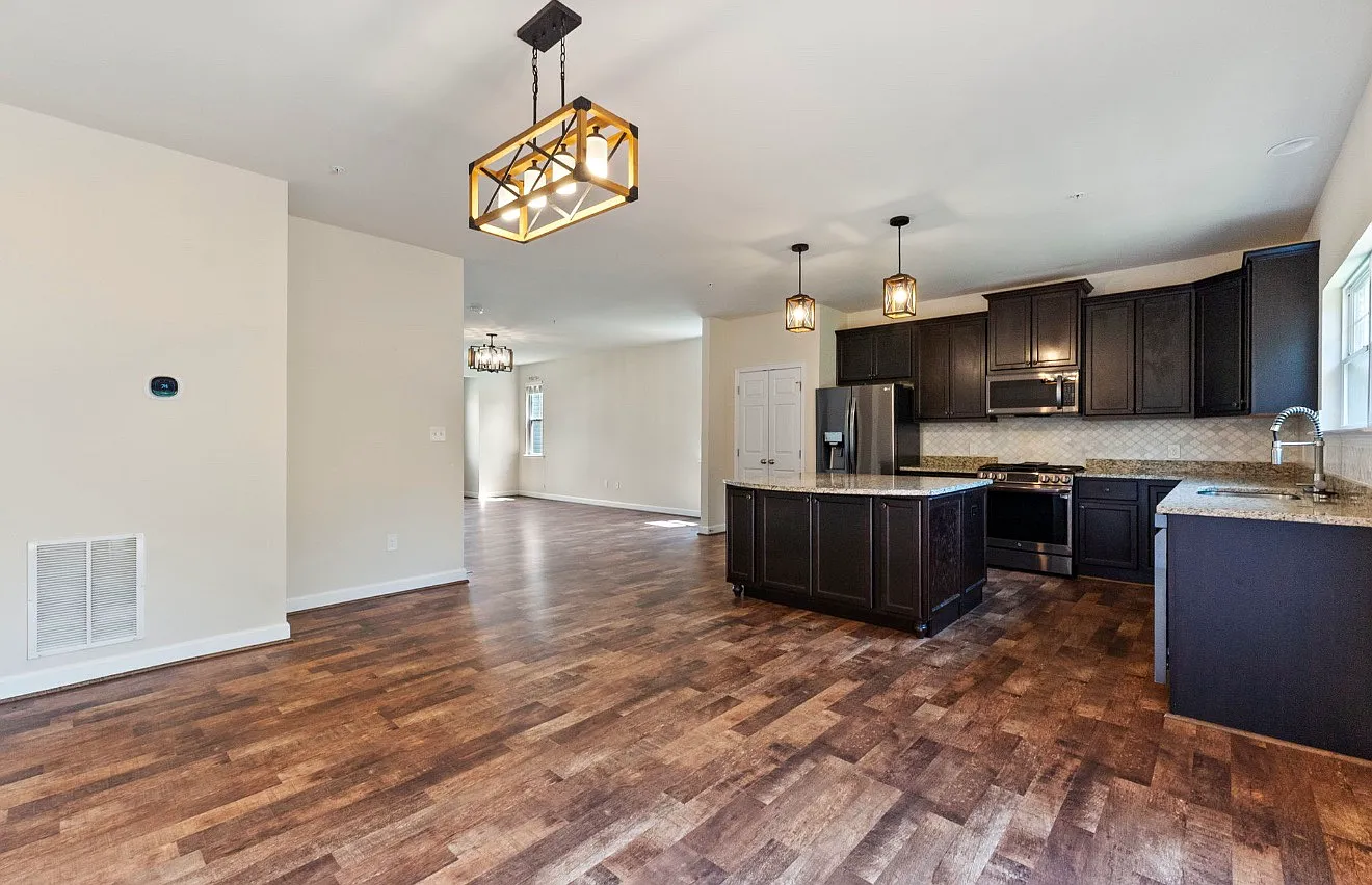 3 bed, 3.5 bath, 2507 sqft, $2,800 — Photo 4