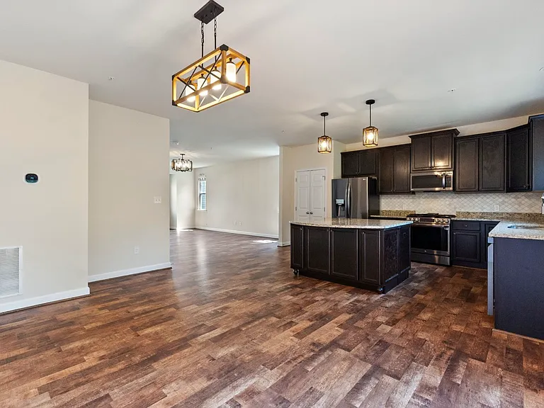 555 English Oak Ln — Photo 4