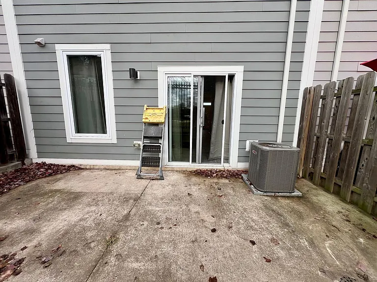 606 W Jefferson St — Photo 31