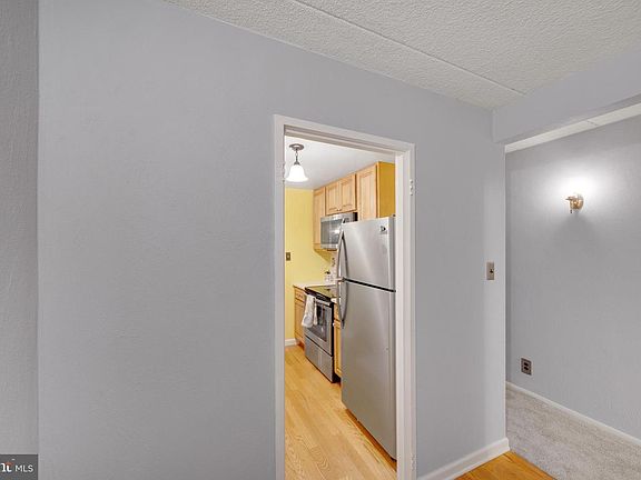 3rd image of 510 N Lemon St APT D4