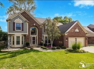 843 Regents Park Dr, Monroe, MI 48161