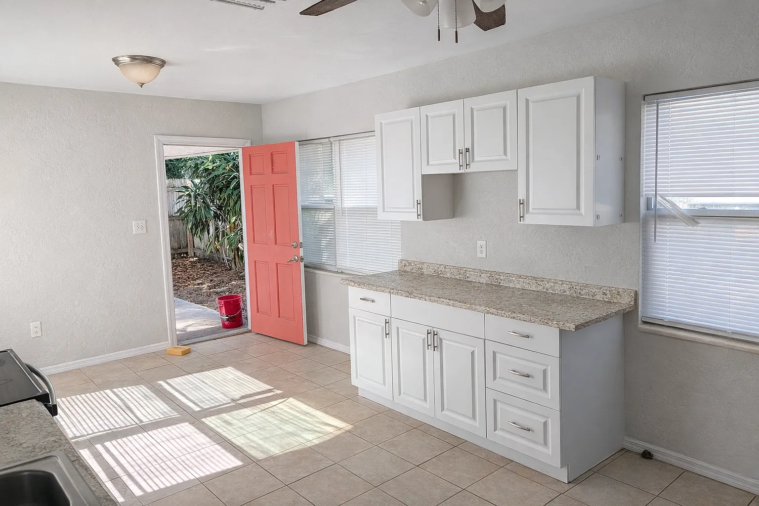 2 bed, 840 sqft, $1,999 — Photo 4