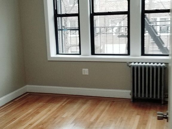 5th image of 2527 35th St APT 4