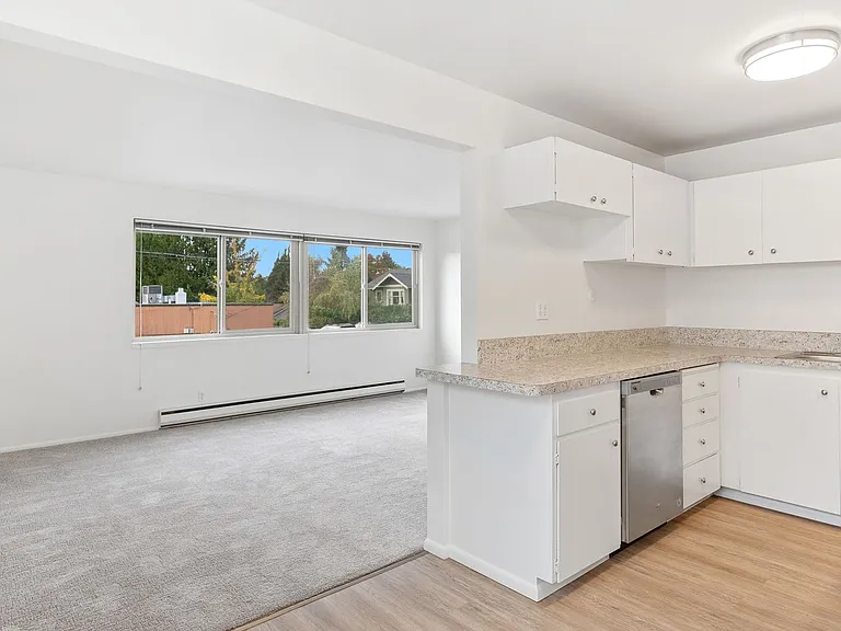 5502 29th Ave NE — Photo 18