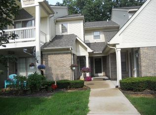 205 Maplewood Ct #2-20-3, South Lyon, MI 48178