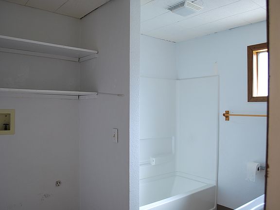 5th image of 915 Central Dr