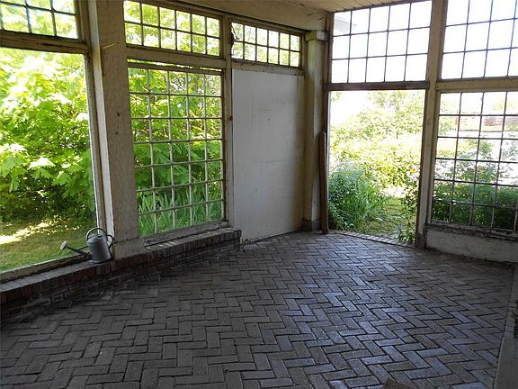 2nd image of 727 N Garden St APT 12