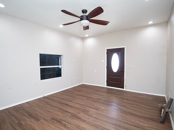 4th image of 1510 Flores Ave