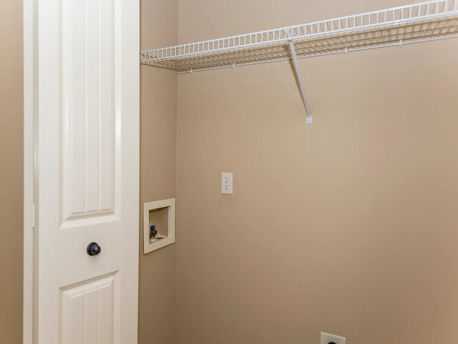 3 bed, 3.5 bath, 2025 sqft, $2,799 — Photo 2