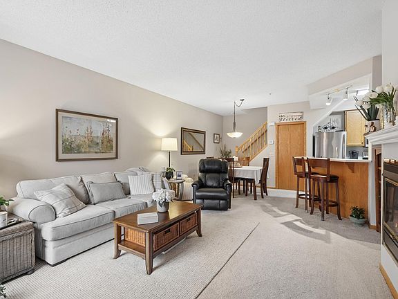 4th image of 18195 Warbler Ln