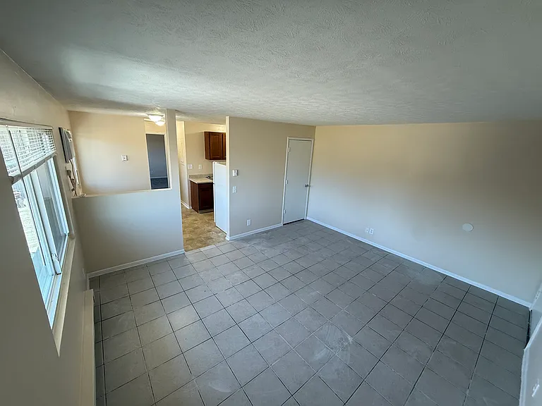 345 Hampshire Dr #9 — Photo 5