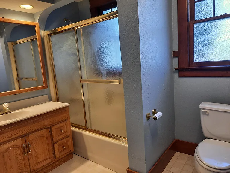 145 S Franklin Ave #B — Photo 10