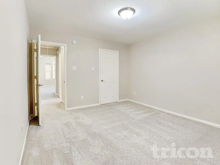 8523 W Highlands Xing — Photo 16