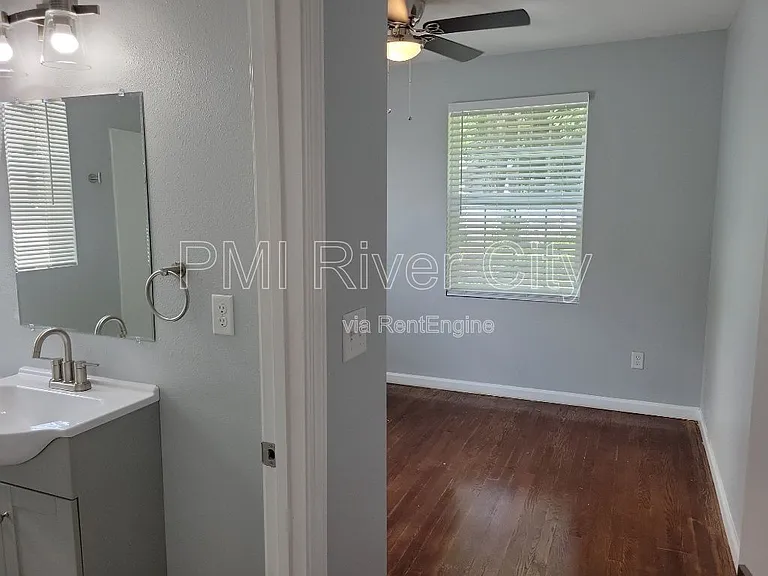 1356 River Hills Cir E — Photo 20