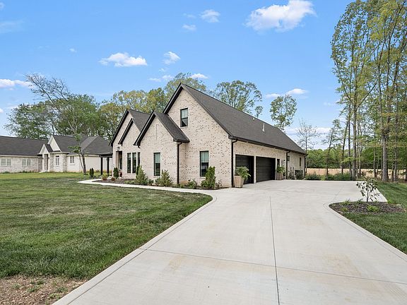 3rd image of 2022 Country Club Dr