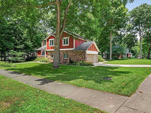 3rd image of 3486 Briar Dr