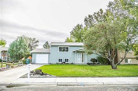 2nd image of 905 Aurora Dr