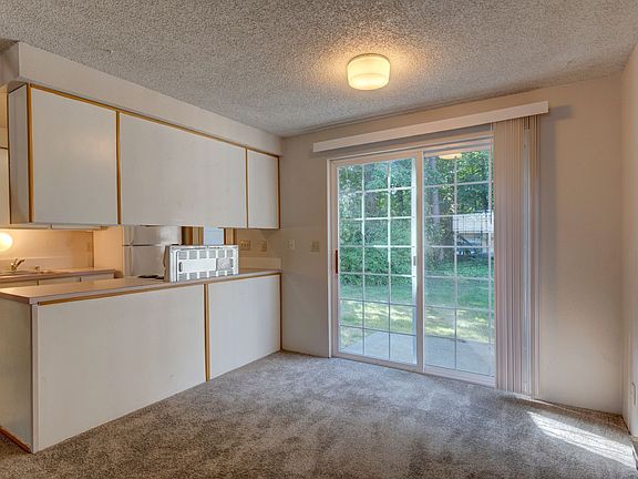 4th image of 835 SW Harrier Cir APT 2