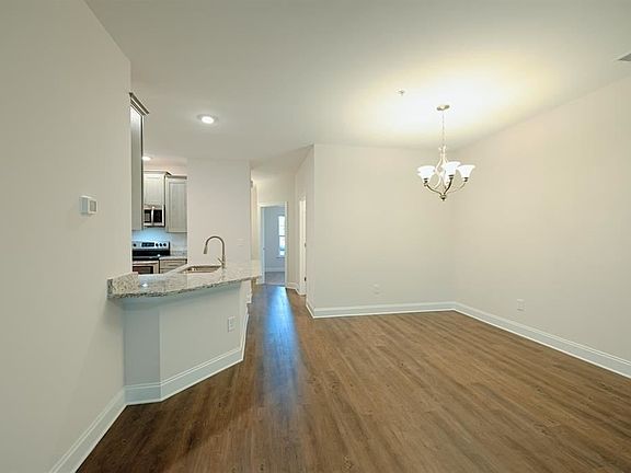 4th image of 124 Birch N Coppice Dr #11