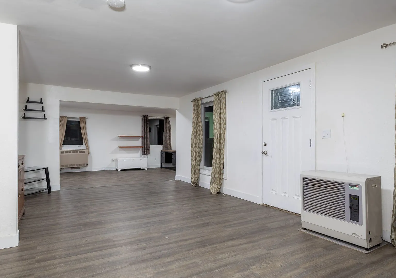 Beautiful 2 Bedroom, 1 Bath, 3 Car Garage Home with 5 Acres off CHSPR — Photo 1