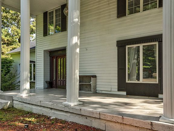 4th image of 3298 Foss Dr