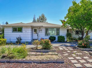 1419 Daisy Ln, Grants Pass, OR 97527