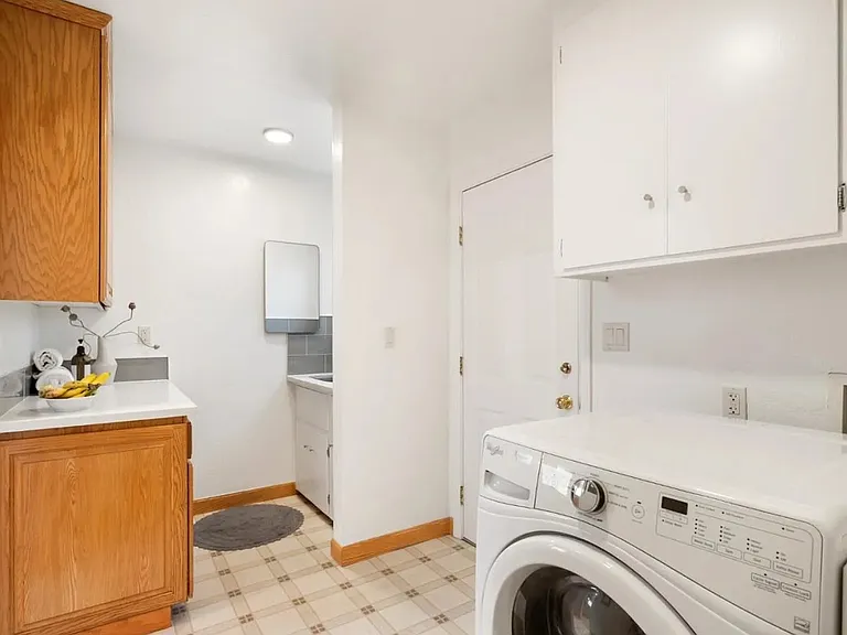 1602 Sheffield Ave — Photo 22