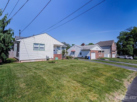 2nd image of 829 Harrell Ave