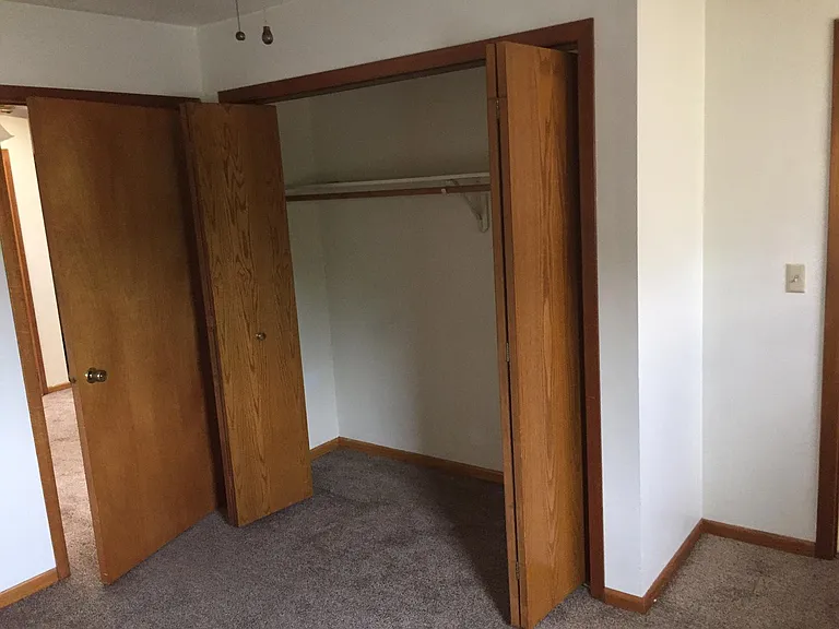 403 N Riverfront Dr #B — Photo 3