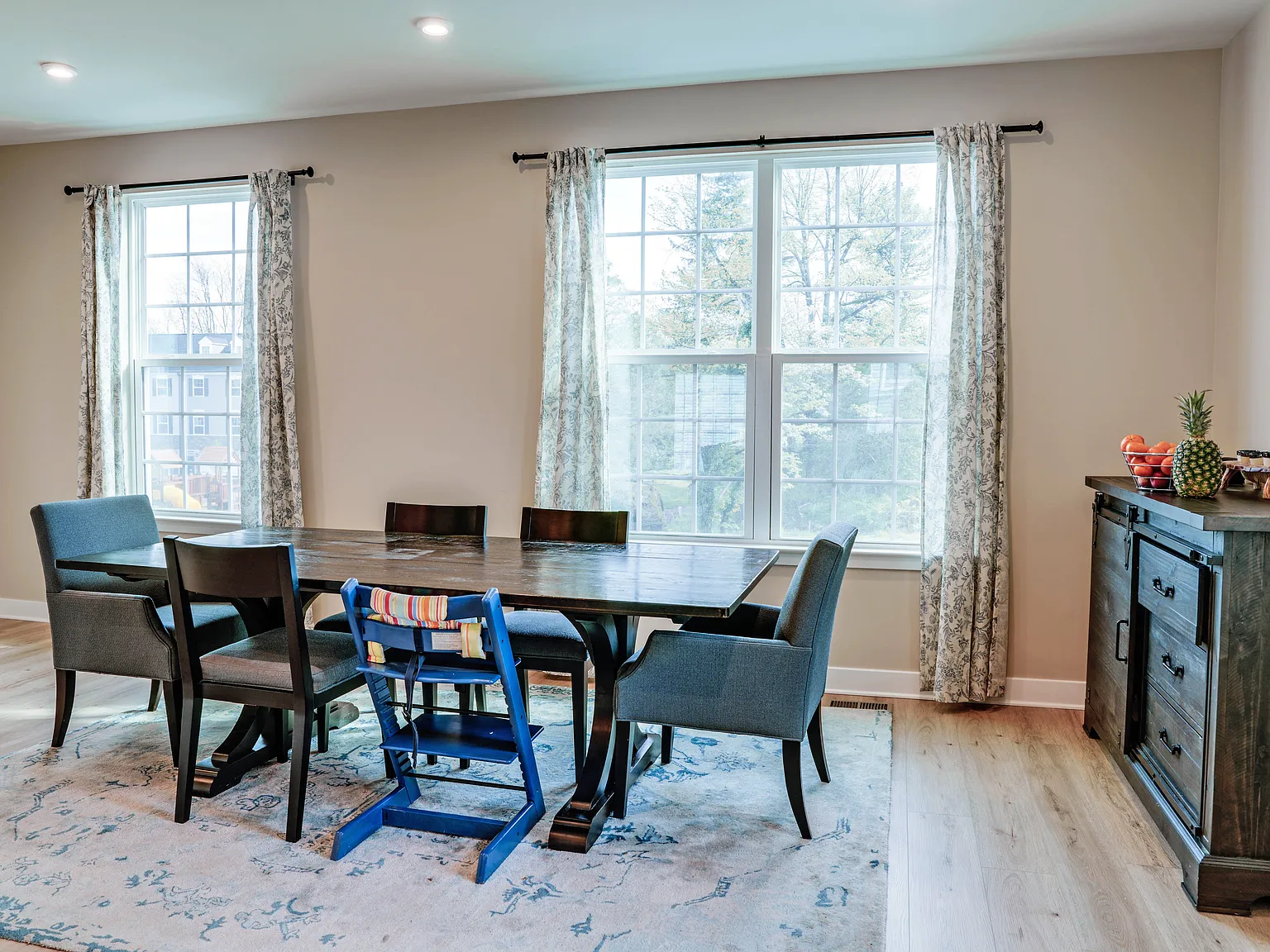 3 bed, 3.5 bath, 2241 sqft, $3,250 — Photo 4