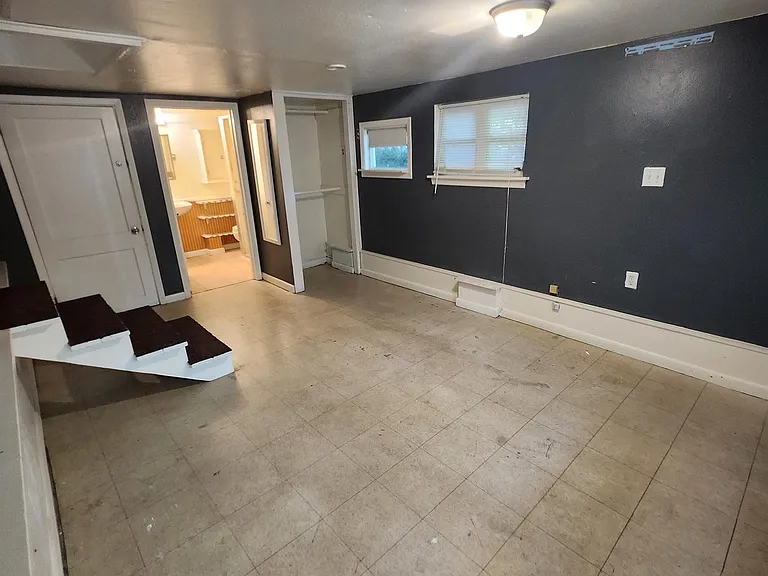 110 Barbara St — Photo 16