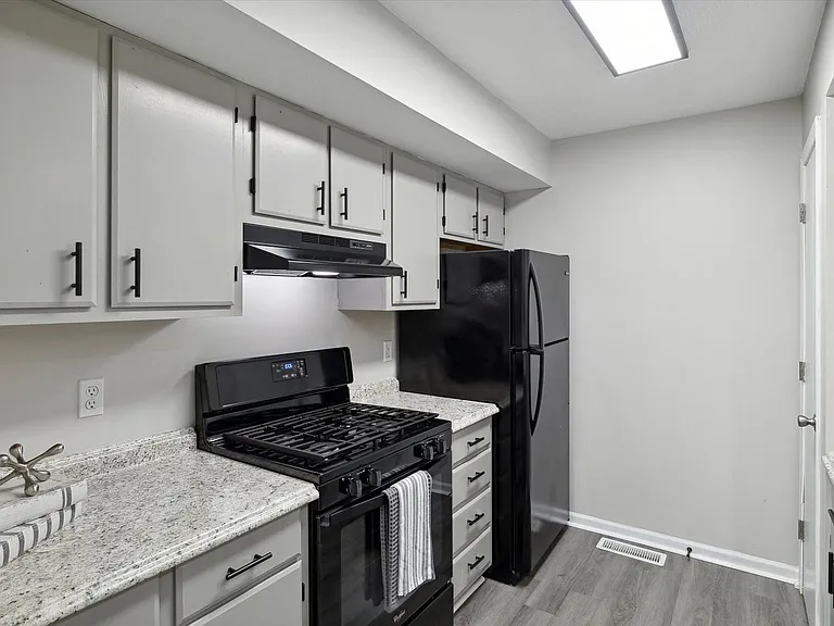 Hunter's Pond Apartments — Photo 14