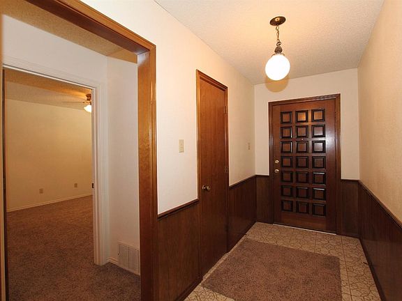 3rd image of 8108 Knoxville Ave